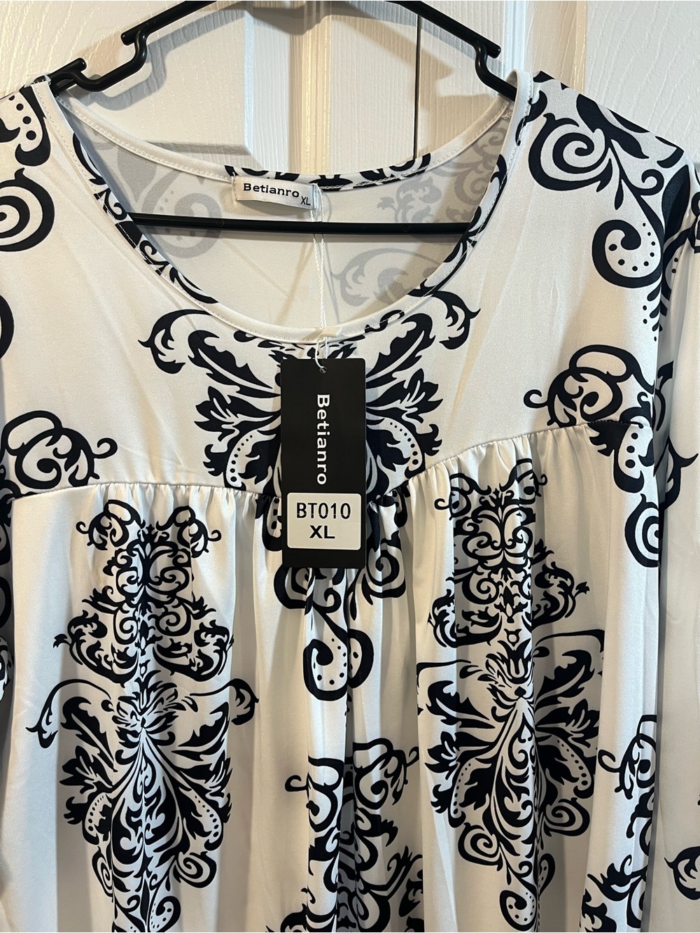 Black & White Printed Long Sleeve Blouse - Elegant Scroll Motif - Picture 4 of 5